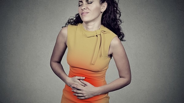 女子腹部痒，医生用镊子夹出18只阴虱！原来阴虱有5个传播途径！